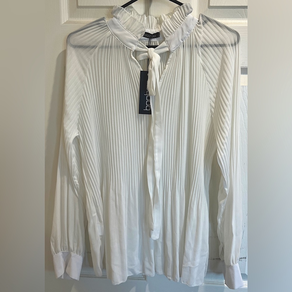 NWT Boohoo Pleated White Tie Neck Frill Blouse